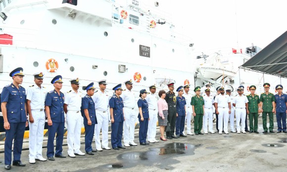 Tàu lực lượng bảo vệ bờ biển Ấn Độ cập cảng Tiên Sa ảnh 4