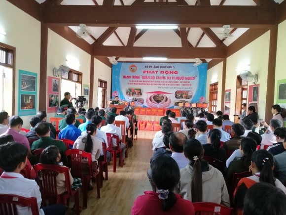 Lực lượng vũ trang Quân khu 5 chung tay vì người nghèo ảnh 1