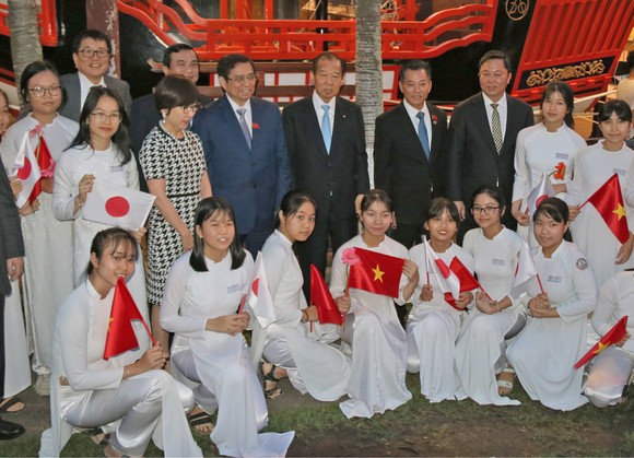 Tổng Thư ký đảng Dân chủ Tự do Nhật Bản thăm phố cổ Hội An ảnh 4