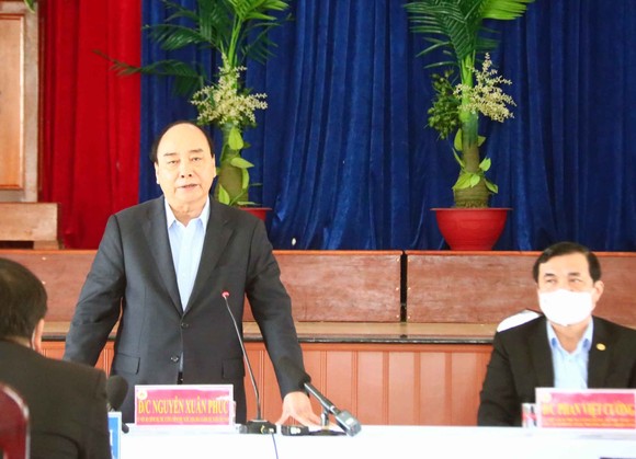 Thủ tướng Nguyễn Xuân Phúc thăm, tặng quà tết gia đình chính sách, hộ khó khăn tại Quảng Nam ảnh 1