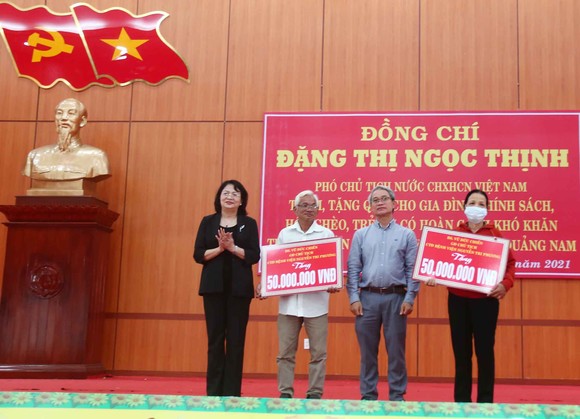Phó Chủ tịch nước Đặng Thị Ngọc Thịnh thăm và tặng quà hộ nghèo, hộ chính sách tại Quảng Nam ảnh 4