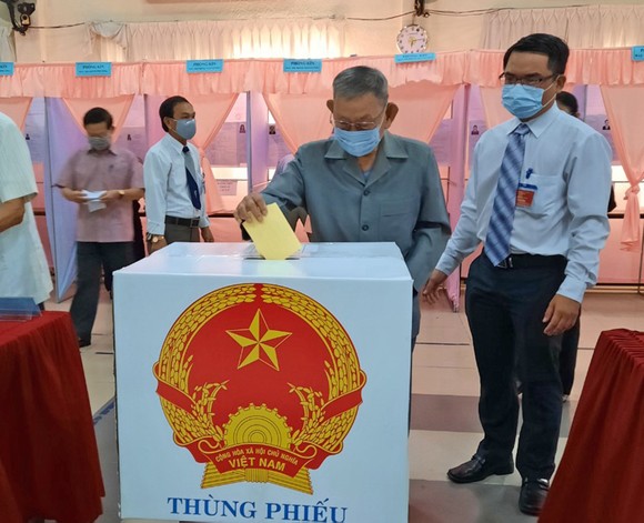 Bầu cử tại cột cờ Hà Nội tại Mũi Cà Mau - điểm cực Nam Tổ quốc  ảnh 4