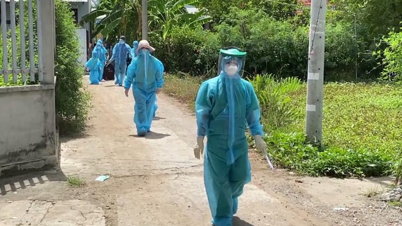 Long An: Xuất hiện nhiều ca mắc mới Covid-19, trong đó có một bác sĩ ảnh 1