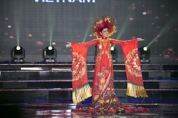 Hoa hậu Hòa bình thế giới 2017: Lộng lẫy vũ điệu trang phục dân tộc ảnh 1