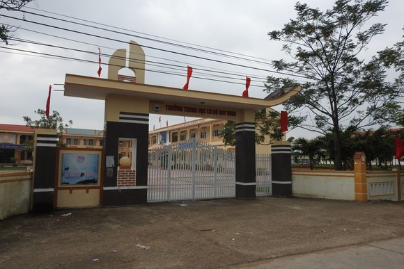 Cơ quan công an huyện Quảng Ninh đã khởi tố vụ án hình sự học sinh bị phạt tát 231 cái tại Trường THCS Duy Ninh đang chạy đua thành tích lên chuẩn Quốc gia mức độ II.