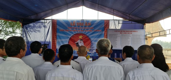 Dâng hương tưởng nhớ 64 anh hùng liệt sĩ Gạc Ma ảnh 13