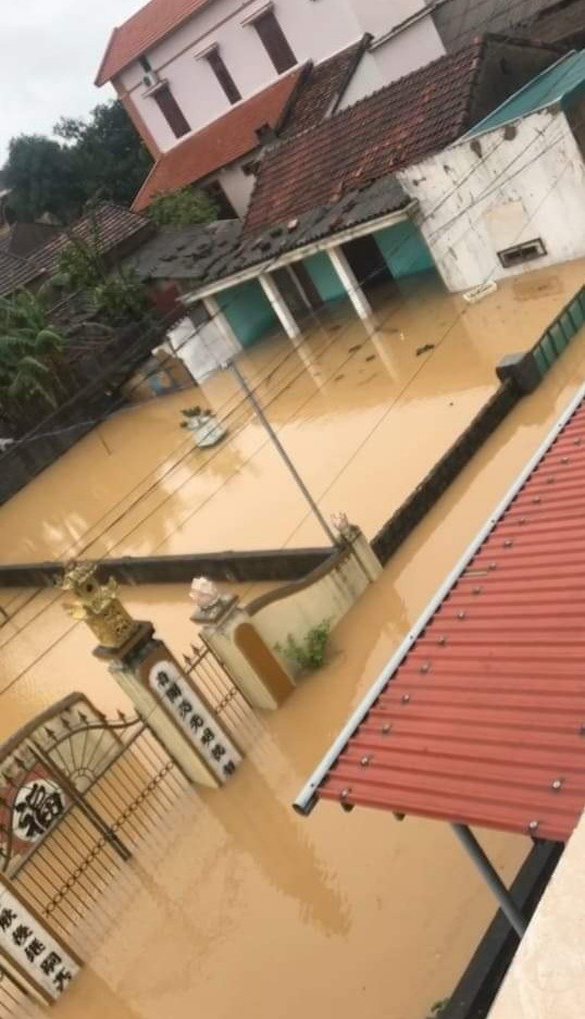 Quảng Bình: Lũ lên mức báo động III, hàng ngàn ngôi nhà bị ngập lụt ảnh 2