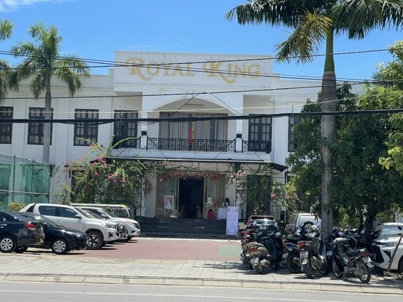 Nhà hàng tiệc cưới Royal (phường Đồng Phú, TP Đồng Hới) 
