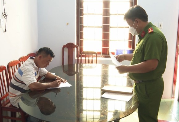 Vĩnh Long: Phạt hơn 400 triệu đồng do khai thác cát sông trái phép ảnh 1