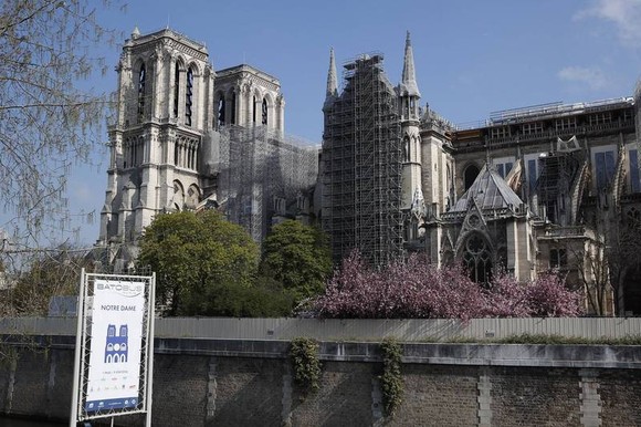 法國巴黎聖母院大教堂於2019年4月發生大火，在經過2年期間的結構穩定工程後，預計將從今年秋季展開修復作業。（美聯社）