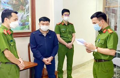 北江省公安廳調查警察機關對1嫌犯實施拘捕令與搜查住所、工作處。