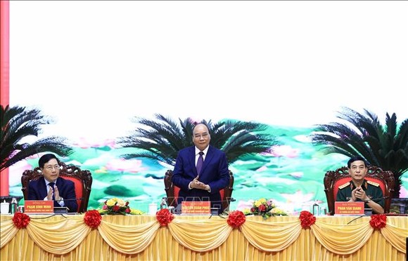 國家主席阮春福主持會議。