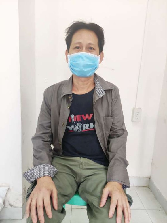 楊尚東正等錢入院接受醫治。