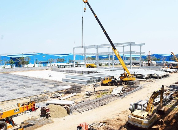 座落在隆安省的一個工業區正在建設中。
