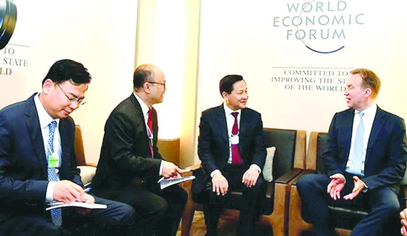 越南政府副總理黎明概會見世界經濟論壇主席博爾格‧布倫德。