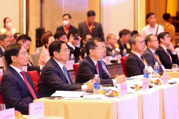 政府總理范明政出席峴港投資論壇。