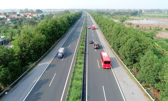 自2022年8月1日起，所有高速公路開展自動收費系統。