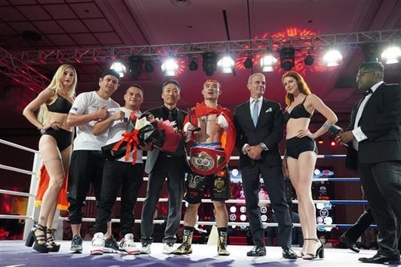越南拳擊手丁宏君成功衛冕IBF亞洲腰帶。