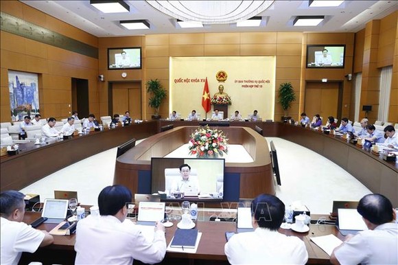 國會常委會第十三次會議。