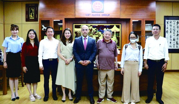 美駐泰大使訪問越香工業區