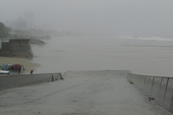 Vũng Tàu - Bến Tre mưa lớn, gió giật mạnh, Khánh Hòa - Ninh Thuận ngập lụt, đường sắt tê liệt  ảnh 7