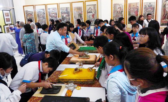 Triển lãm gần 200 hình ảnh, bút tích của Chủ tịch Hồ Chí Minh tại Cần Thơ ảnh 2