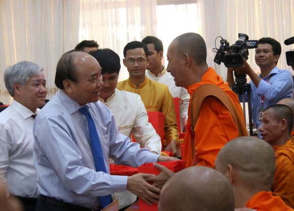 Thủ tướng chung vui Tết cổ truyền Chôl Chnăm Thmây với đồng bào Khmer ảnh 4
