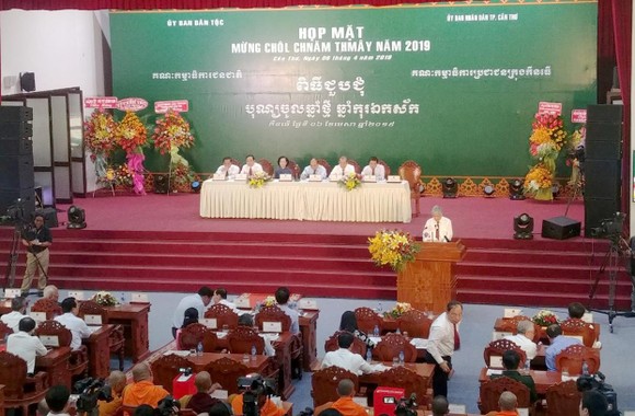Thủ tướng chung vui Tết cổ truyền Chôl Chnăm Thmây với đồng bào Khmer ảnh 3
