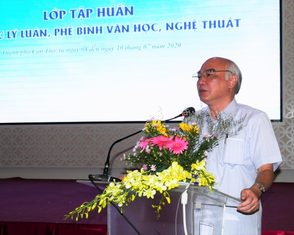 80 cán bộ tuyên giáo, nhà báo, văn nghệ sĩ TPHCM tập huấn về lý luận phê bình văn học nghệ thuật ảnh 1