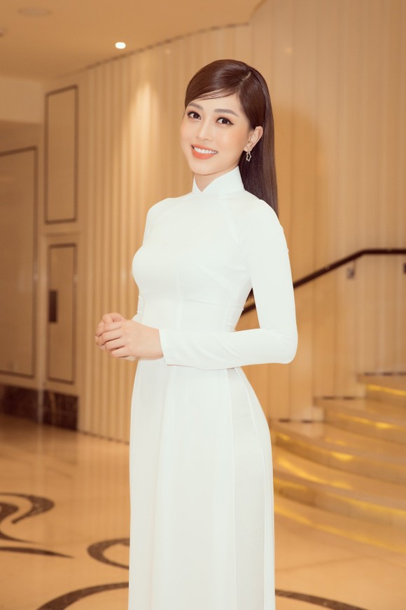 Dàn hoa hậu, á hậu khoe sắc áo dài trắng khởi động Hoa hậu Việt Nam​ 2020 ảnh 4