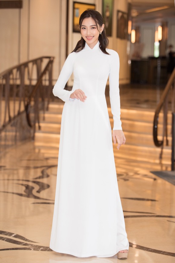 Dàn hoa hậu, á hậu khoe sắc áo dài trắng khởi động Hoa hậu Việt Nam​ 2020 ảnh 11