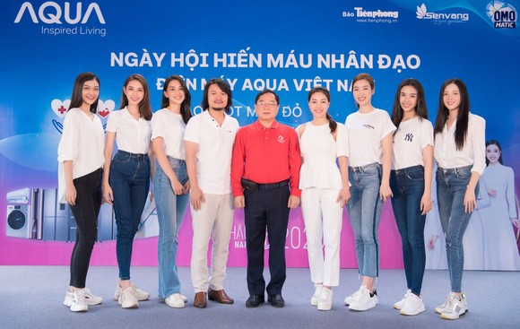 Hoa hậu Đỗ Mỹ Linh, Tiểu Vy cùng 200 tình nguyện viên hiến máu cứu người ảnh 1