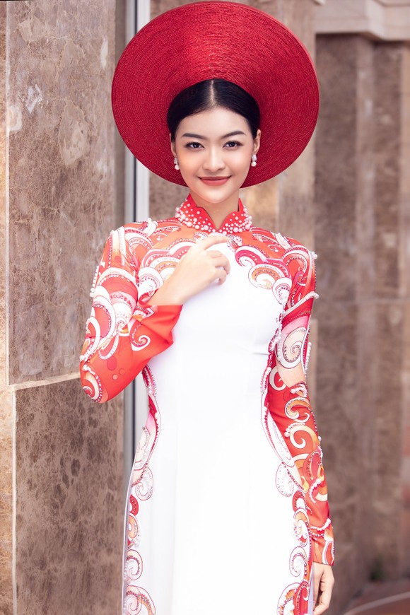 Á hậu Kiều Loan khoe sắc nền nã trong trang phục áo dài  ảnh 4