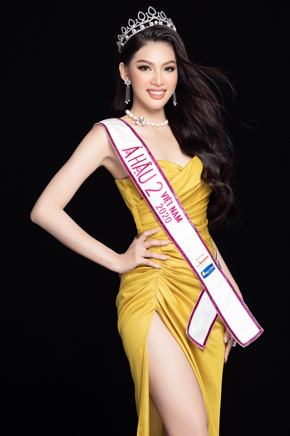 Nhan sắc Hoa hậu Đỗ Thị Hà và 2 Á hậu sau 1 tháng đăng quang ảnh 14