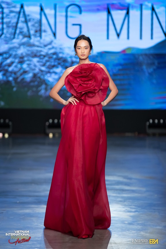 13 nhà thiết kế, 400 người mẫu trình diễn tại Vietnam International Fashion Festival ảnh 11