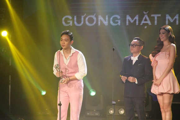 Binz và Amee đoạt giải ca sĩ của năm tại Giải thưởng Làn sóng xanh 2020 ảnh 8