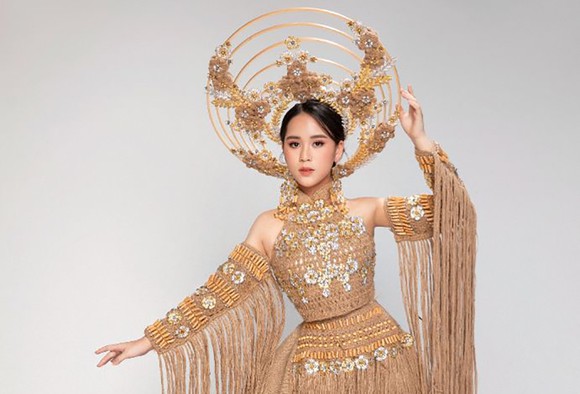 Cùng NTK Việt Hùng, Vũ Huyền Diệu mang nét đẹp làng nghề Việt đến quốc tế ảnh 1