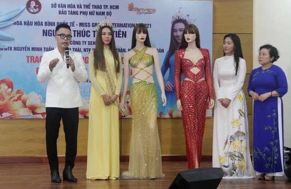 Hoa hậu Hòa bình Quốc tế 2021 trao tặng trang phục đặc biệt đến Bảo tàng Phụ nữ Nam Bộ ảnh 3