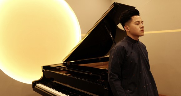 Nghệ sĩ dương cầm Vũ Đặng Quốc Việt ghép những 'mảnh tình' trong album Hoàng hôn từng ngón tay đan ảnh 1