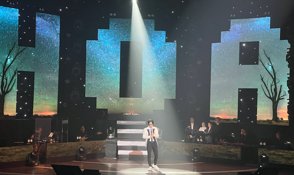 Nguyễn Minh Cường ghi dấu chặng dường âm nhạc với hơn 1.000 khán giả tại Live concert “Hoa”Nguyễn Minh Cường ghi dấu chặng đường âm nhạc với Live concert 'Hoa' ảnh 4