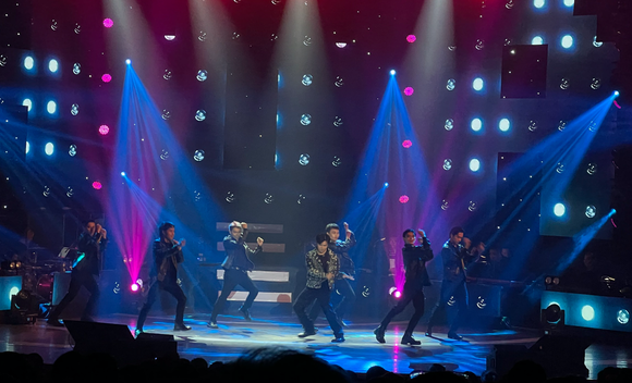 Nguyễn Minh Cường ghi dấu chặng dường âm nhạc với hơn 1.000 khán giả tại Live concert “Hoa”Nguyễn Minh Cường ghi dấu chặng đường âm nhạc với Live concert 'Hoa' ảnh 9
