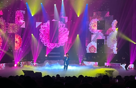 Nguyễn Minh Cường ghi dấu chặng dường âm nhạc với hơn 1.000 khán giả tại Live concert “Hoa”Nguyễn Minh Cường ghi dấu chặng đường âm nhạc với Live concert 'Hoa' ảnh 5