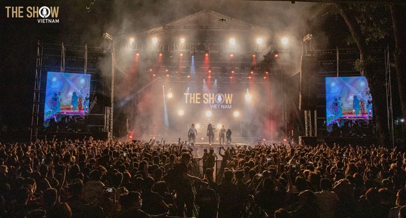 Gần 5.000 khán giả đến với Live concert 'Đường đến ngày vinh quang' của Bức Tường ảnh 11