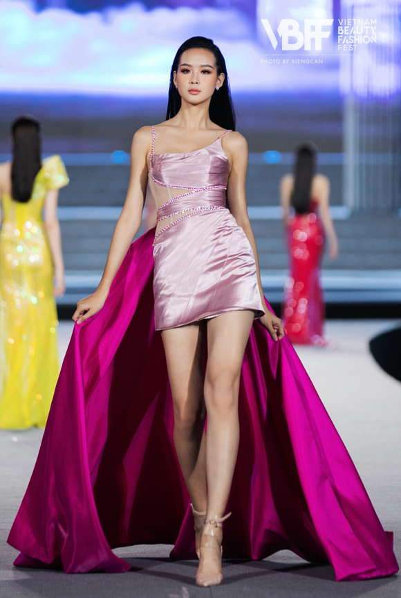 Thí sinh Lê Nguyễn Bảo Ngọc cao 1,85m vào thẳng top 20 Hoa hậu Thế giới Việt Nam 2022 ảnh 17