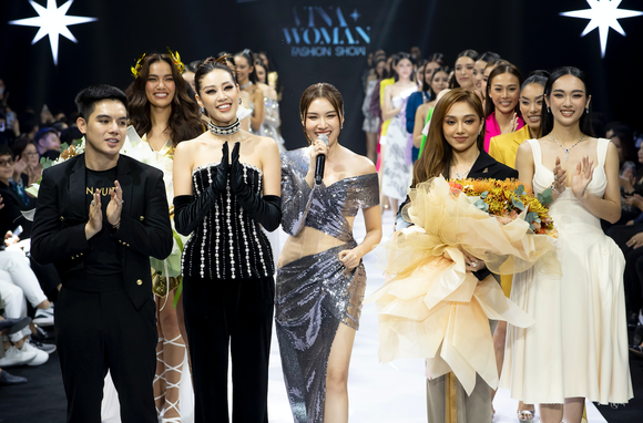 Top 71 Hoa hậu Hoàn vũ Việt Nam 2022 toả sáng cùng 'Vinawoman Fashion Show' ảnh 1
