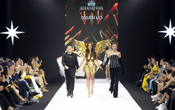Top 71 Hoa hậu Hoàn vũ Việt Nam 2022 toả sáng cùng 'Vinawoman Fashion Show' ảnh 8