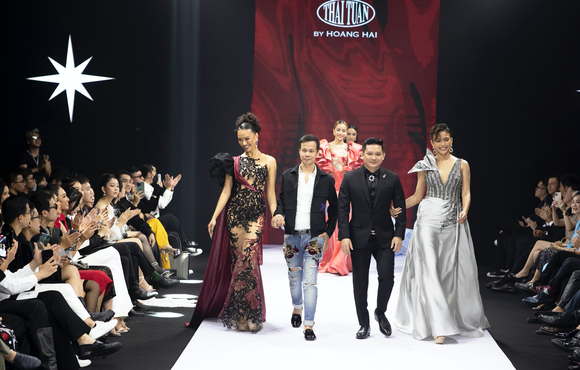 Top 71 Hoa hậu Hoàn vũ Việt Nam 2022 toả sáng cùng 'Vinawoman Fashion Show' ảnh 4