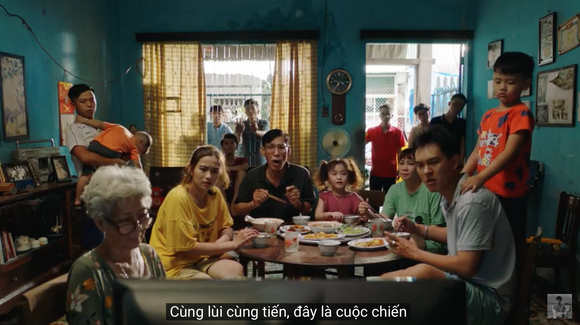 Đen Vâu và nhạc sĩ Trần Tiến cổ động bóng đá Việt Nam với ca khúc 'Đi trong mùa hè' ảnh 4