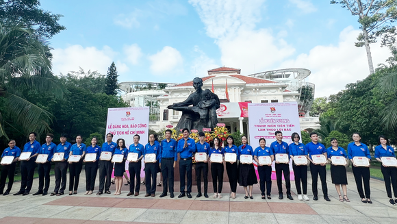 Thanh niên điển hình tiên tiến làm theo lời Bác năm 2022: Nỗ lực từng ngày, hết lòng phục vụ nhân dân ảnh 3