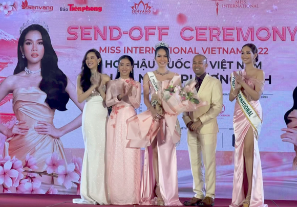 Á hậu Phương Anh chính thức đại diện Việt Nam tham dự Hoa hậu Quốc tế 2022 ảnh 4